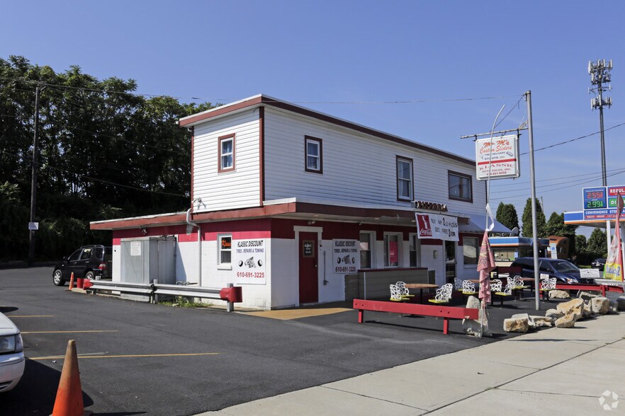 More Photos Of 1130 Pembroke Rd, Bethlehem Storefront Retail Residential For Lease