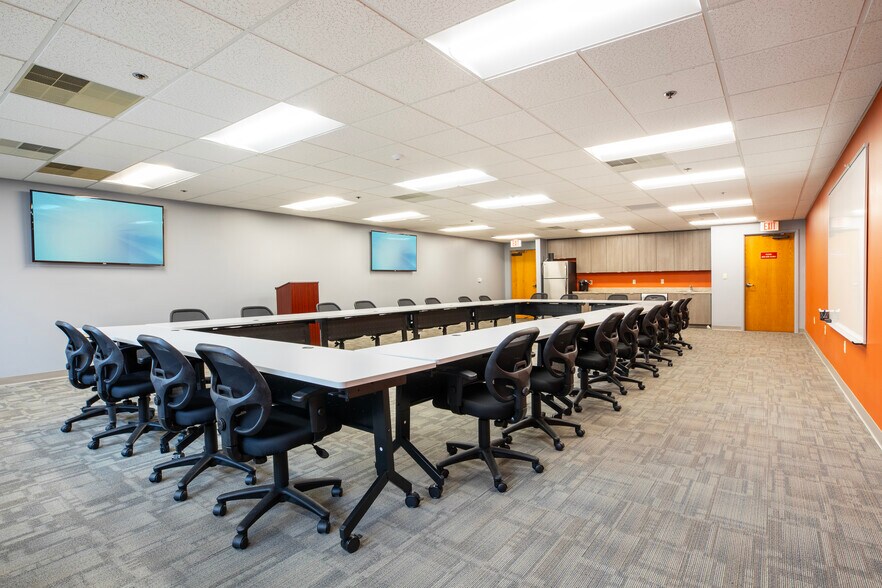 More Photos Of 2600 Lake Lucien Dr, Maitland Office For Lease