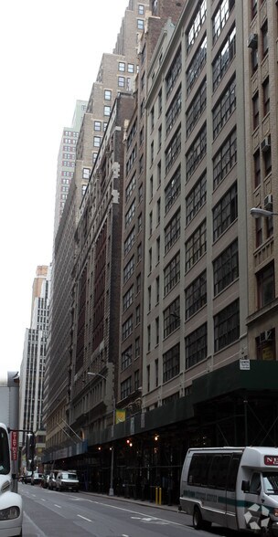 More Photos Of 214 W 39th St, New York Office For Lease