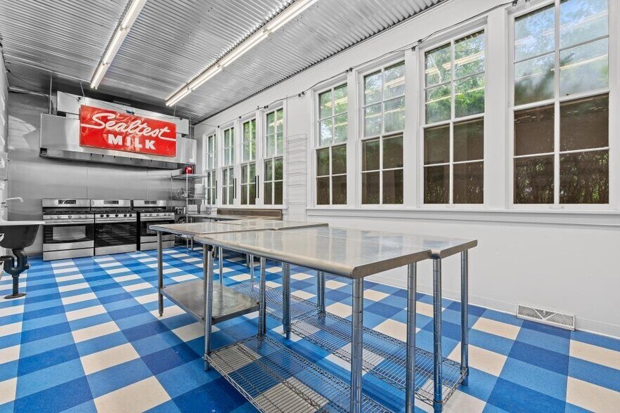 More Photos Of 505 MO-273 Highway, Tracy Freestanding For Sale