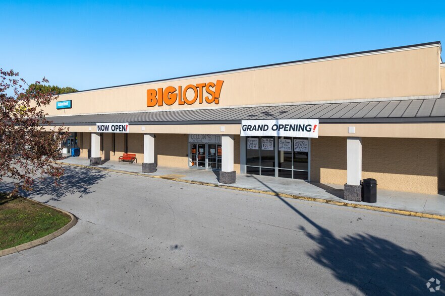 More Photos Of 900-950 Happy Valley Rd, Glasgow Storefront For Sale
