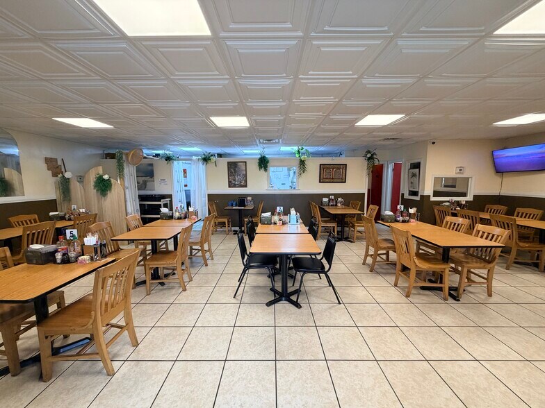 More Photos Of 8147 Navarre Pky, Navarre Flex For Sale