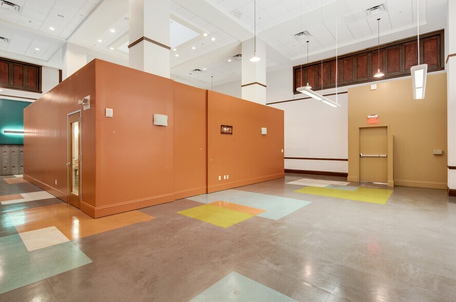 More Photos Of 62 N Main St, Memphis Apartments For Lease