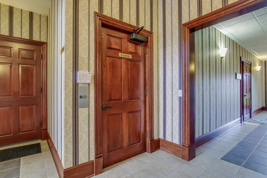 More Photos Of 12930 James St, Holland Medical For Lease