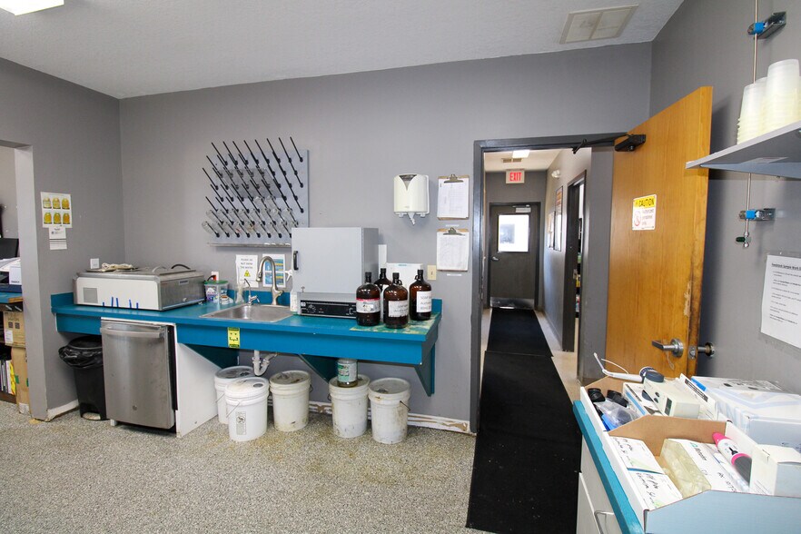 More Photos Of 5640 44th Ave S, Clinton Industrial For Sale