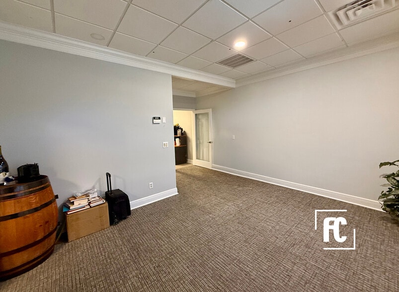 More Photos Of 609-673 SE Central Pky, Stuart Office For Sale