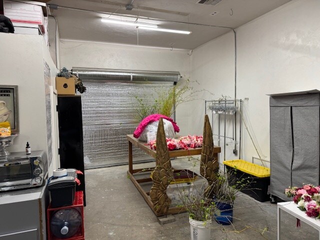 More Photos Of 407-413 E 19th St, Bakersfield Storefront For Sale