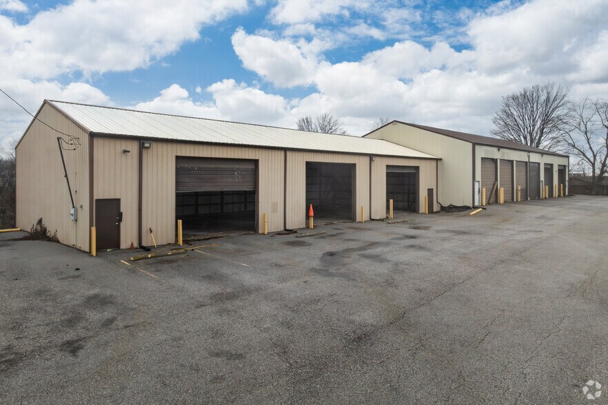 More Photos Of 900-916 Tonsor Rd, Alton Warehouse For Sale