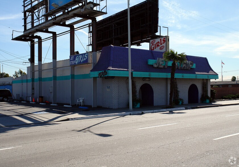 More Photos Of 10600-10624 Hawthorne Blvd, Lennox Bar For Lease