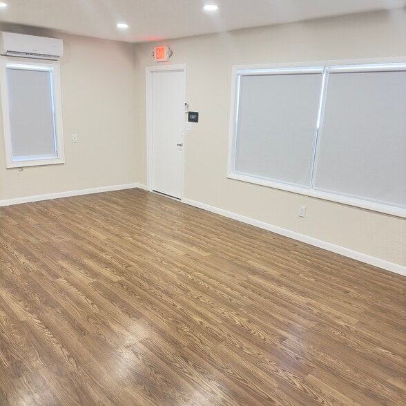 More Photos Of 4102 W Crest Ave, Tampa Service For Lease