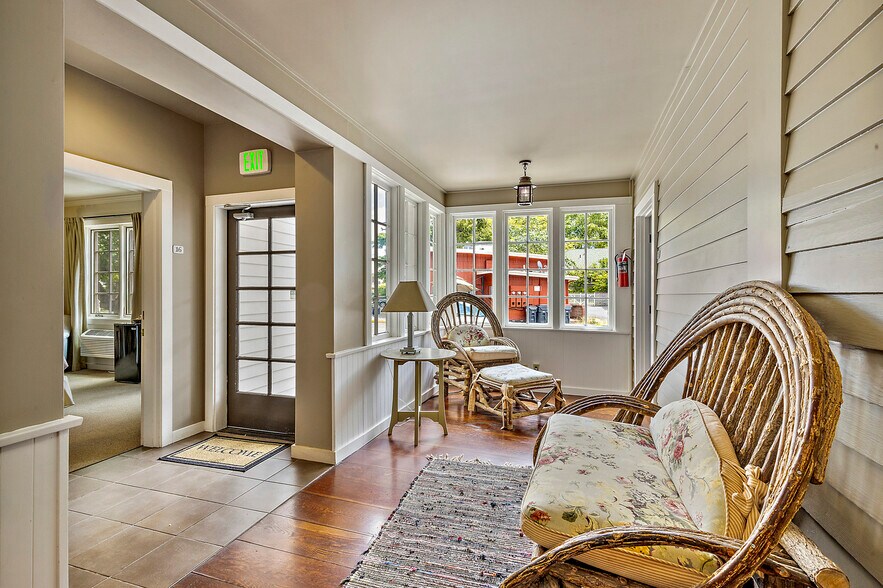 More Photos Of 240 E California St, Jacksonville Hotel For Sale