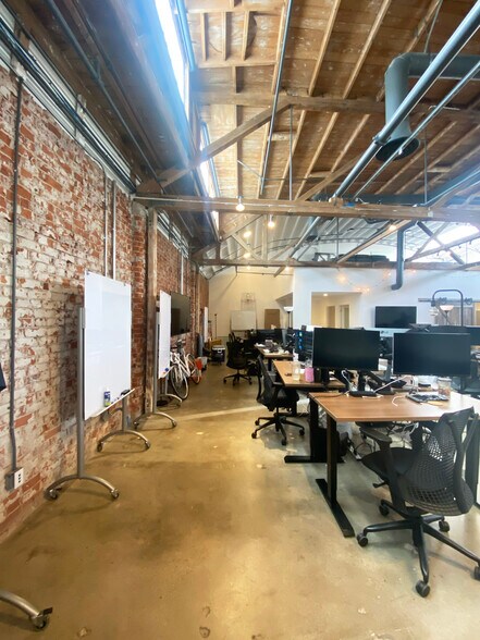 More Photos Of 210-226 Main St, Venice Storefront Retail Office For Lease