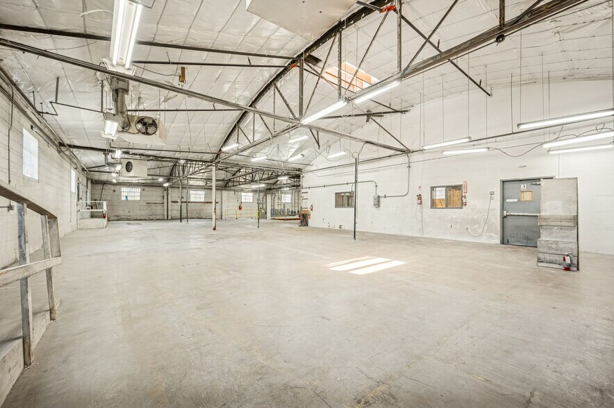 More Photos Of 313 W Bayaud Ave, Denver Warehouse For Lease