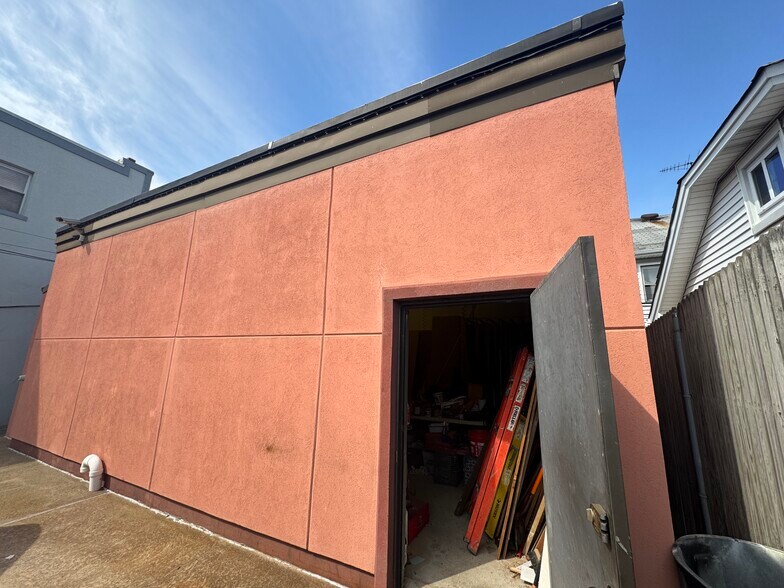 More Photos Of 816 Hempstead Tpke, Franklin Square Office For Sale