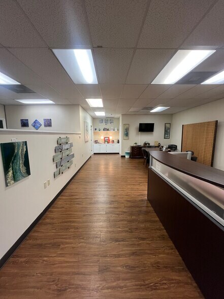 More Photos Of 161 Prosperity Dr, Winchester Showroom For Lease