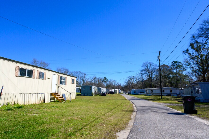 More Photos Of 100 Lunsford Cir, Opp Manufactured Housing Mobile Home Park For Sale
