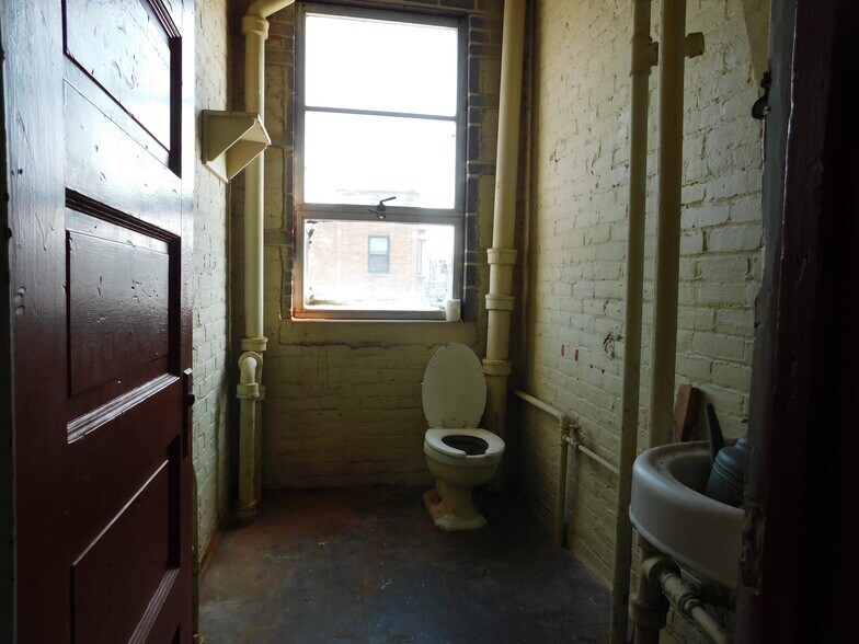 More Photos Of 813 N 4th St, Allentown Warehouse For Sale