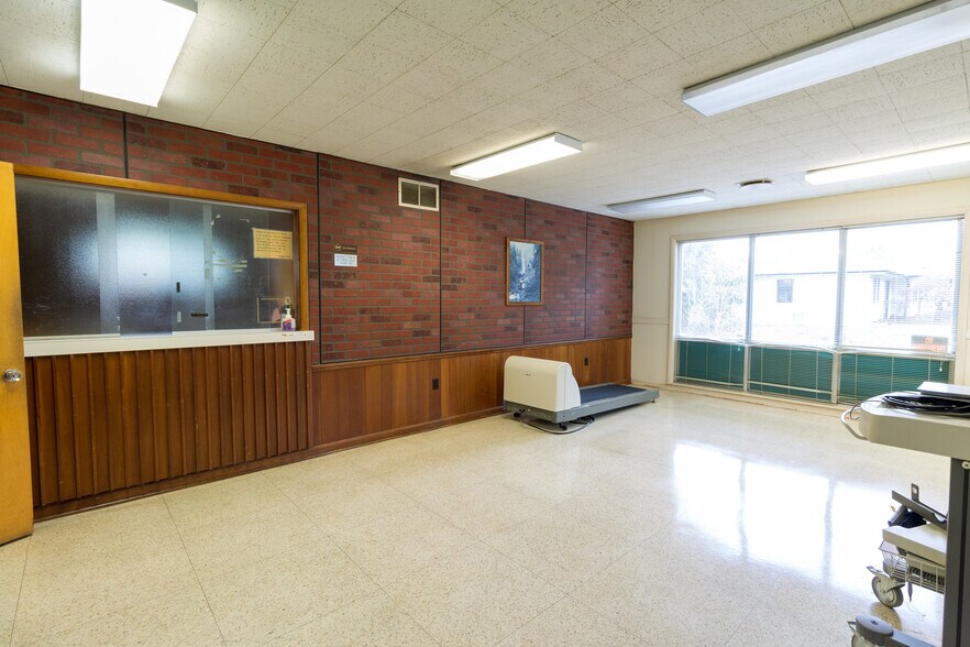 More Photos Of 810 W King St, Kings Mountain Office For Sale