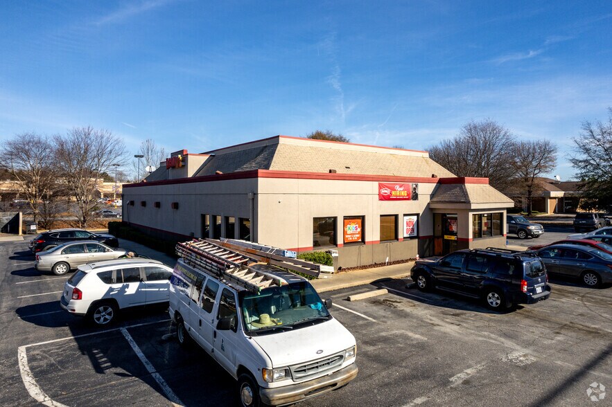 More Photos Of 378 W Plaza Dr, Mooresville Restaurant For Lease