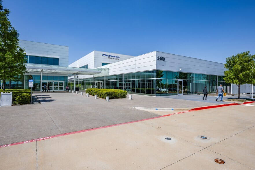 More Photos Of 3560 W Camp Wisdom Rd, Dallas Medical For Lease