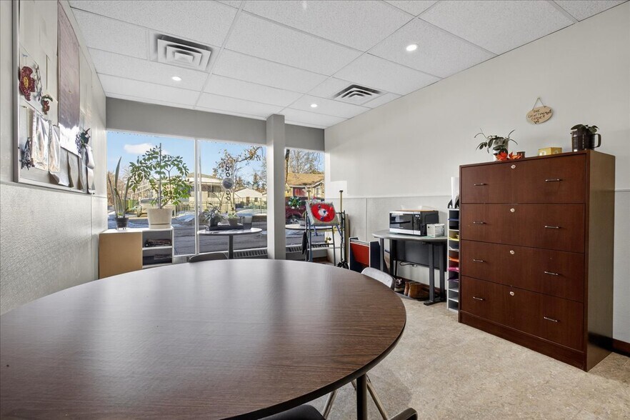 More Photos Of 11831 123 St NW, Edmonton Office For Sale