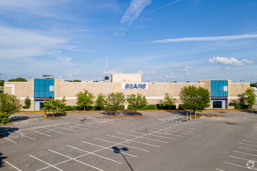 More Photos Of 1000 Rivergate Pkwy, Goodlettsville Department Store For Sale