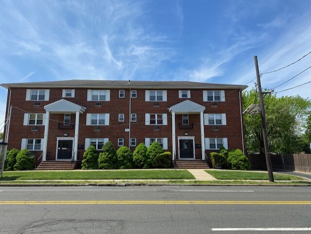 Primary Photo Of 489 Essex St, Hackensack Office Residential For Lease