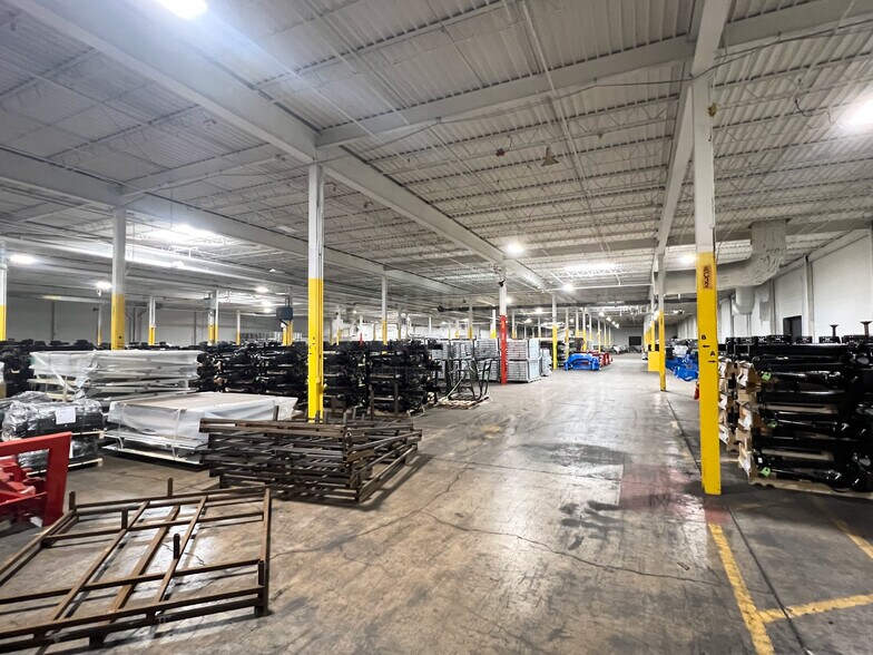 More Photos Of 4550 Darrow Rd, Stow Industrial For Lease
