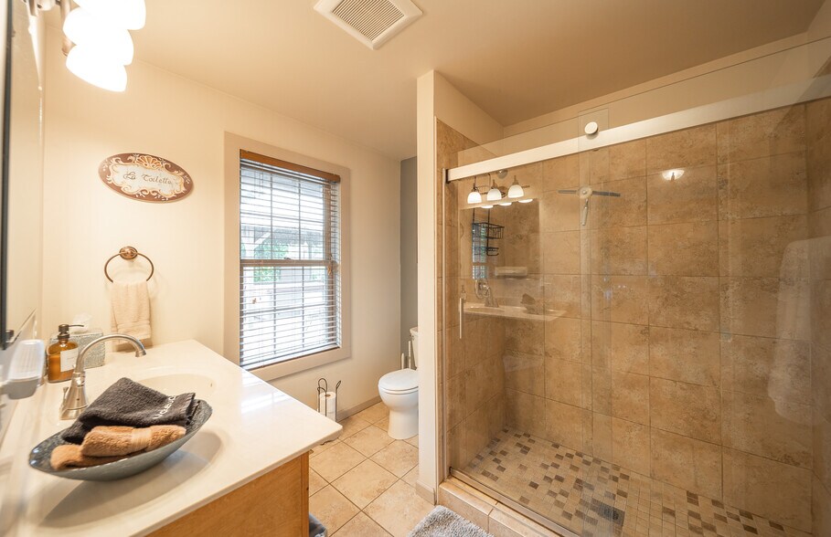 More Photos Of 295 Panthers Den Rd, Makanda Hotel For Sale