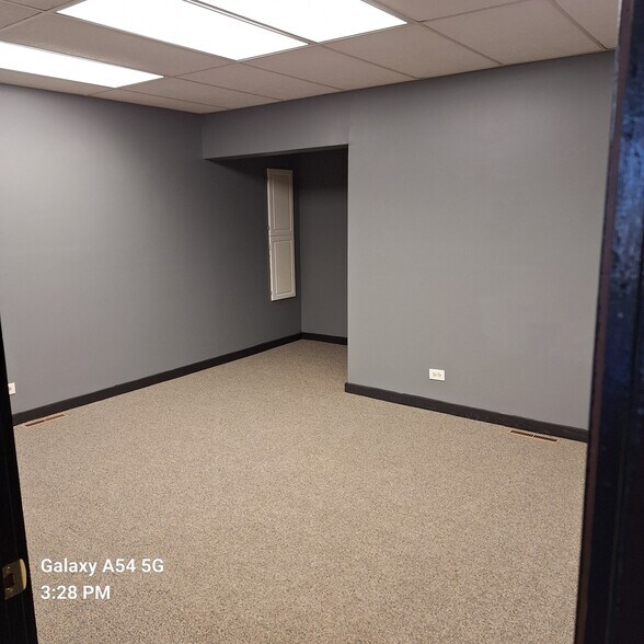 More Photos Of 3816 Grandview Ave, Gurnee Warehouse For Sale