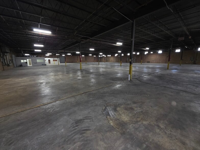 More Photos Of 915 Curtis St, Monroe Distribution For Lease
