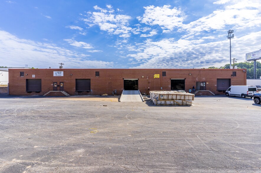 More Photos Of 3020 Commerce Way, Hapeville Warehouse For Lease