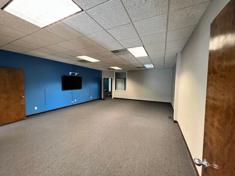 More Photos Of 1149 Executive Cir, Cary Office For Lease