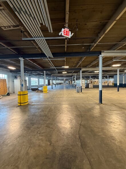 More Photos Of 220 E 14th Ave, North Kansas City Distribution For Lease