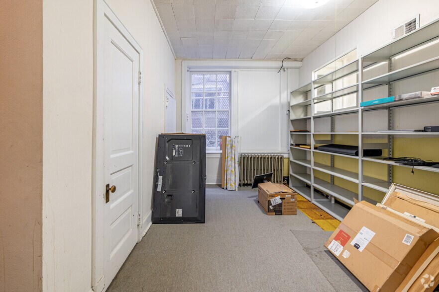 More Photos Of 23 South St, Baltimore Office For Sale