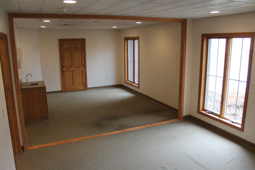 More Photos Of 215 Grove City Rd, Slippery Rock Medical For Sale