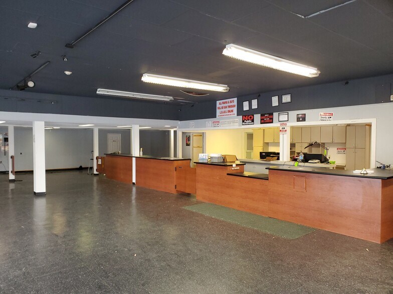 More Photos Of 1700 NW 5th St, Richmond Warehouse For Sale