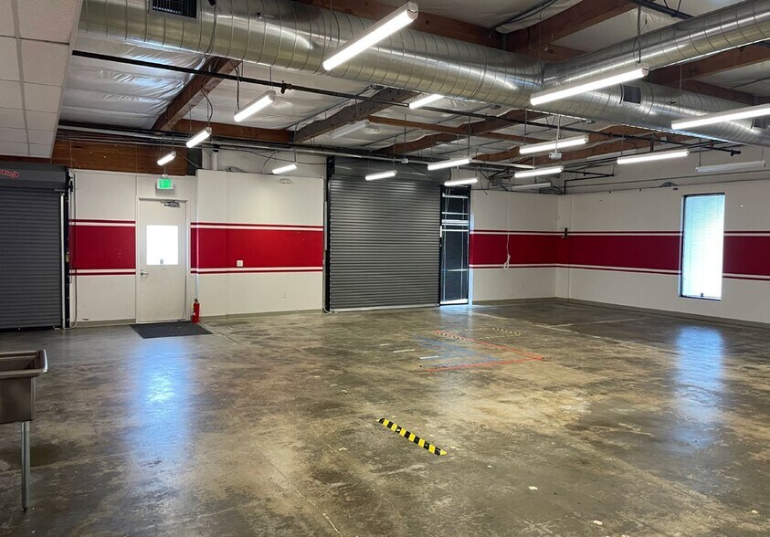More Photos Of 448-450 E Middlefield Rd, Mountain View Light Manufacturing For Lease