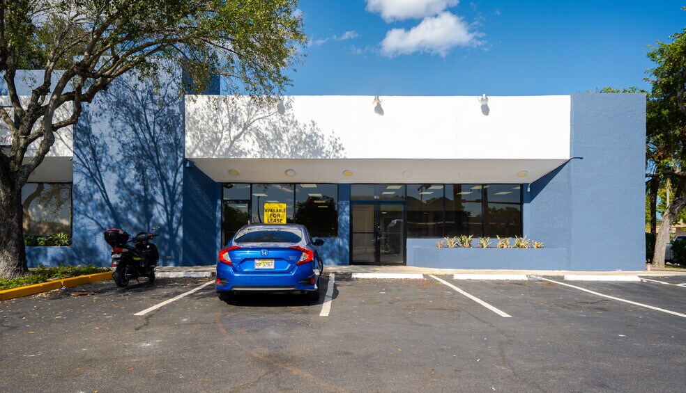More Photos Of 209 W Hillsboro Blvd, Deerfield Beach General Retail For Lease