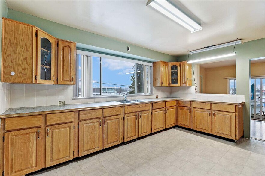 More Photos Of 1985 Pitt River Rd, Port Coquitlam General Retail For Sale