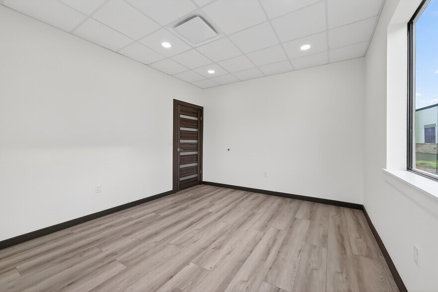 More Photos Of 5151 Meadow Ranch Pky, Richmond Office For Lease