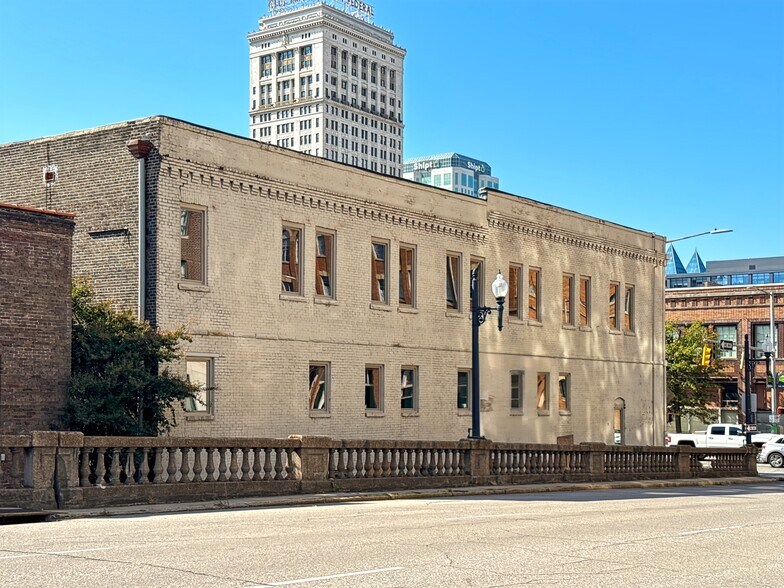 More Photos Of 2129 1st Ave N, Birmingham Coworking Space