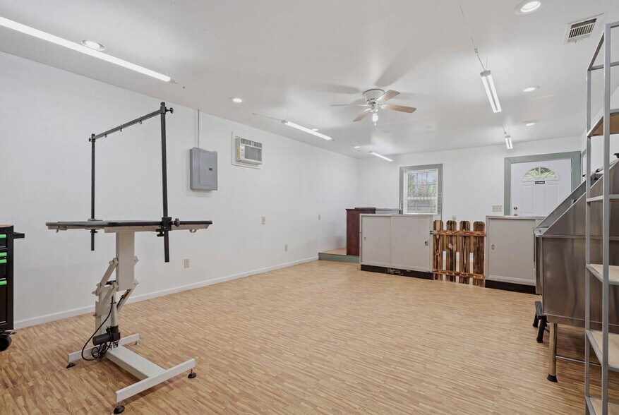 More Photos Of 450 Stephens St, Rochelle Storefront Retail Office For Sale