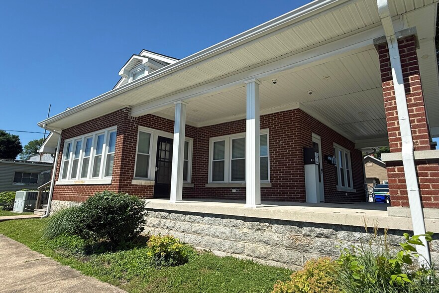 More Photos Of 103 N High St, Franklin Office Residential For Sale