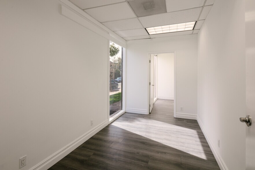 More Photos Of 2505 Canada Blvd, Glendale Office For Lease