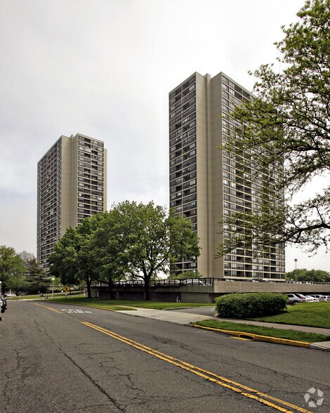 Primary Photo Of 1-6 Horizon Rd, Fort Lee Apartments For Lease