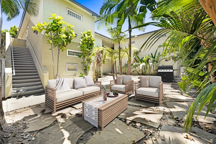 More Photos Of 12044 W Washington Blvd, Los Angeles Office Residential For Sale