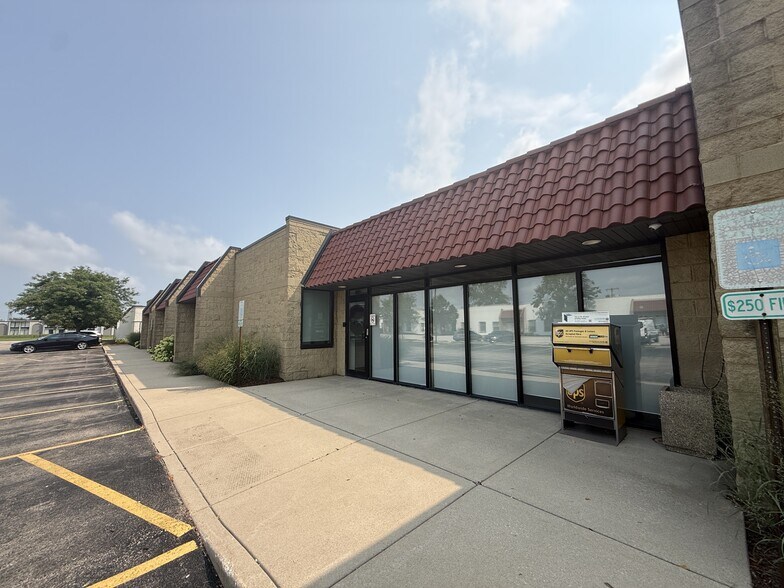 Primary Photo Of 365 Smoke Tree Plaza Dr, North Aurora Office For Lease