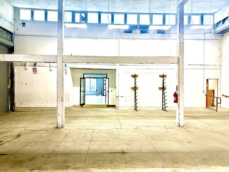 More Photos Of 400 Franklin St, Oakland Warehouse For Lease