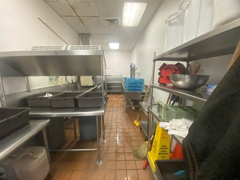 More Photos Of 3400 San Pedro, San Antonio Freestanding For Lease